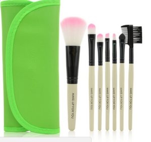 Make up brush 7 set in a trendy colored pouch
