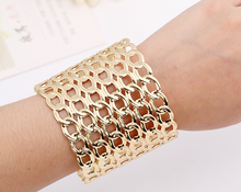 Interlocked chain cuff