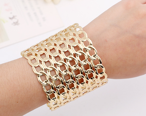 Interlocked chain cuff