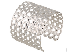 Interlocked chain cuff