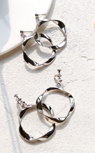 The Twisted hoops - 2 colors
